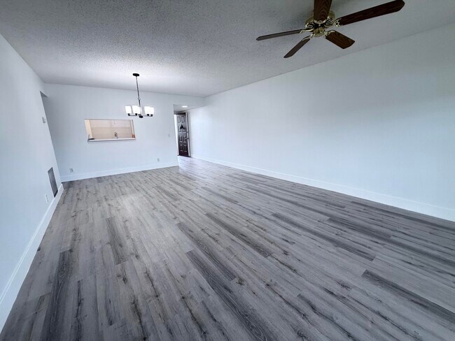 Foto del edificio - 12901 SW 15th Ct