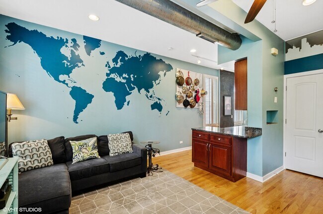 Building Photo - 1510 N Greenview Ave