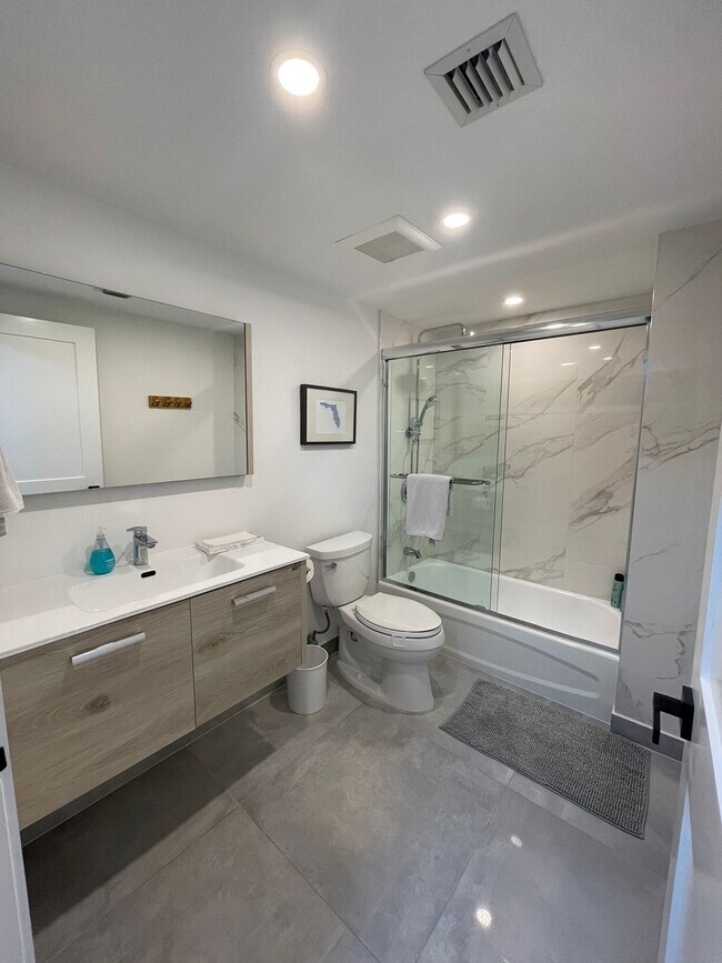 Foto del edificio - 275 NE 18th St