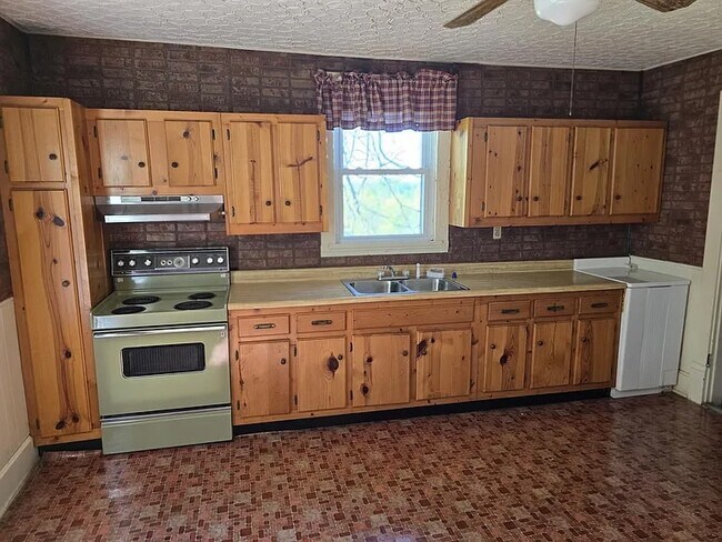 Foto del edificio - 595 Bethel Ridge Rd