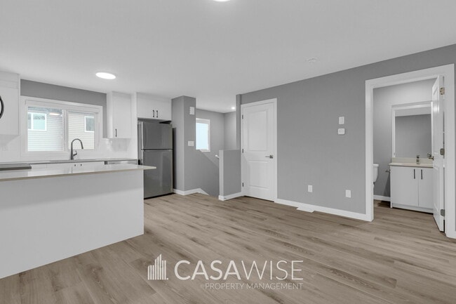 Building Photo - 10248-10157 157 St NW