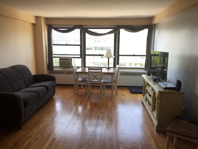 Main room - 4180 N Marine Dr