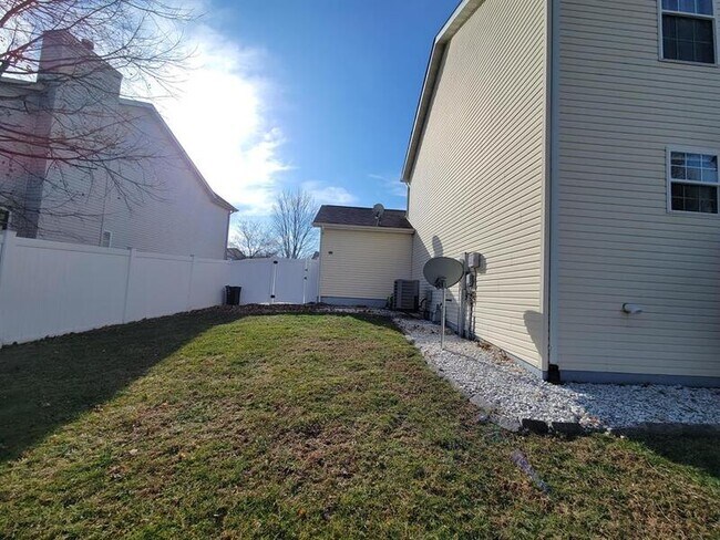 Building Photo - 7052 Bellingham Cir