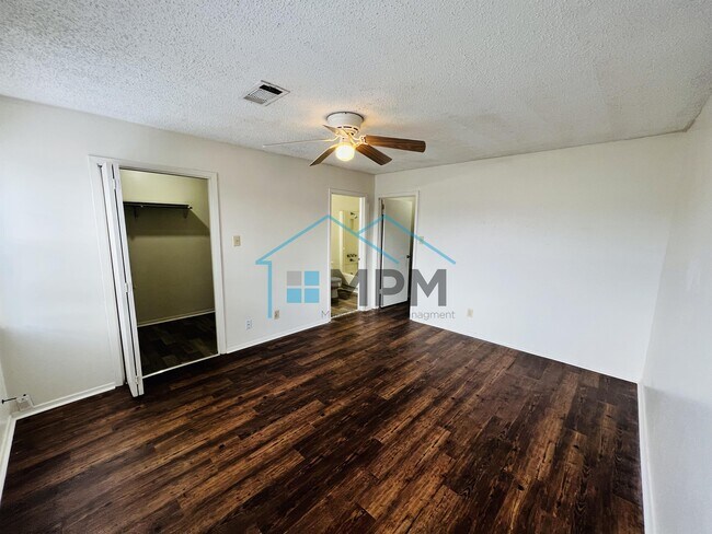 Foto del edificio - 11 Briarwood Cir