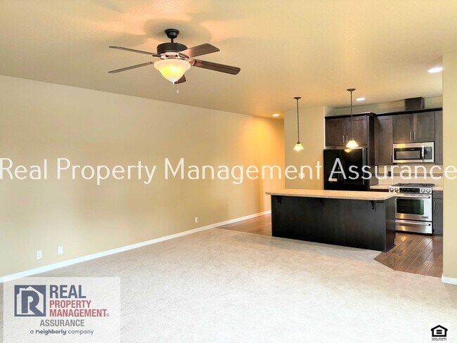 Foto del edificio - Spacious 2BR Townhome with Garage Parking in Prime Beaverton Location!