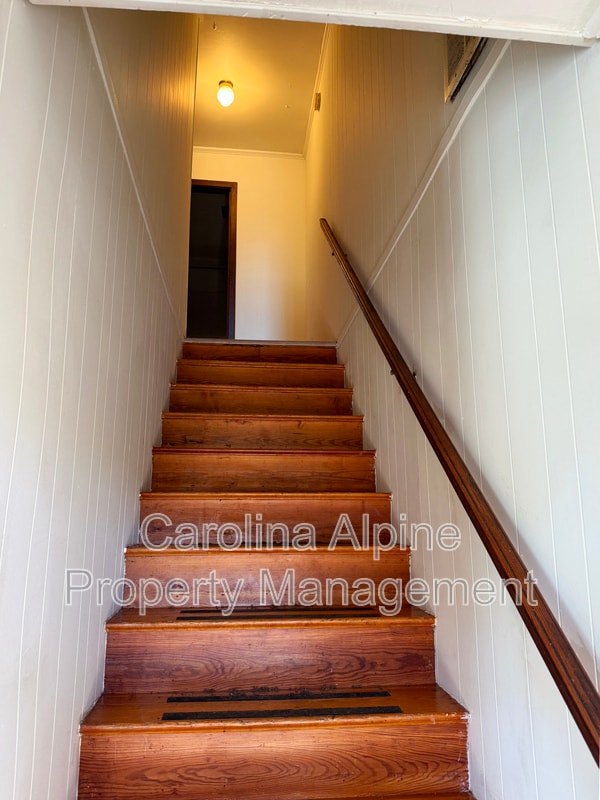 Building Photo - 229 W Kerr St