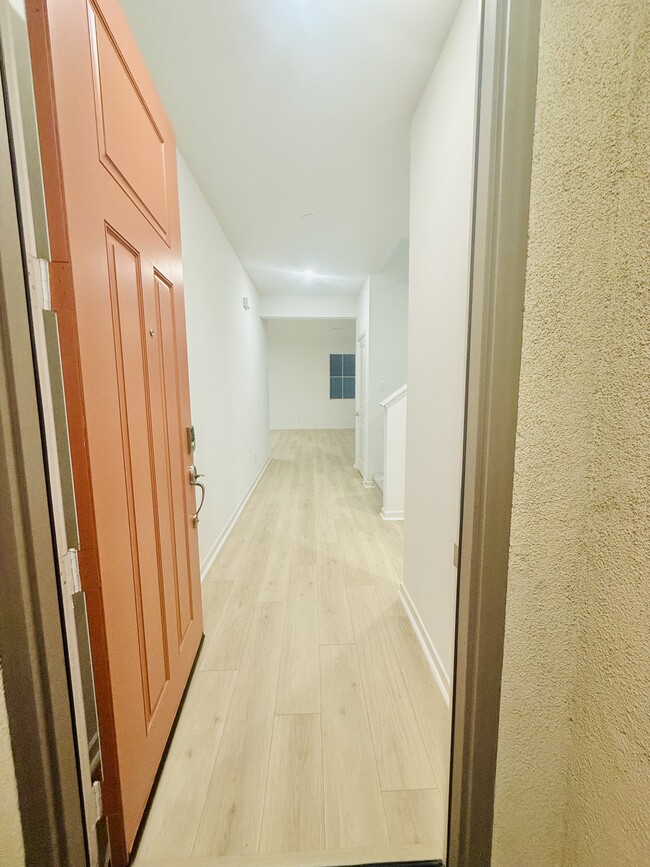 Entryway - 29091 Venice Pl