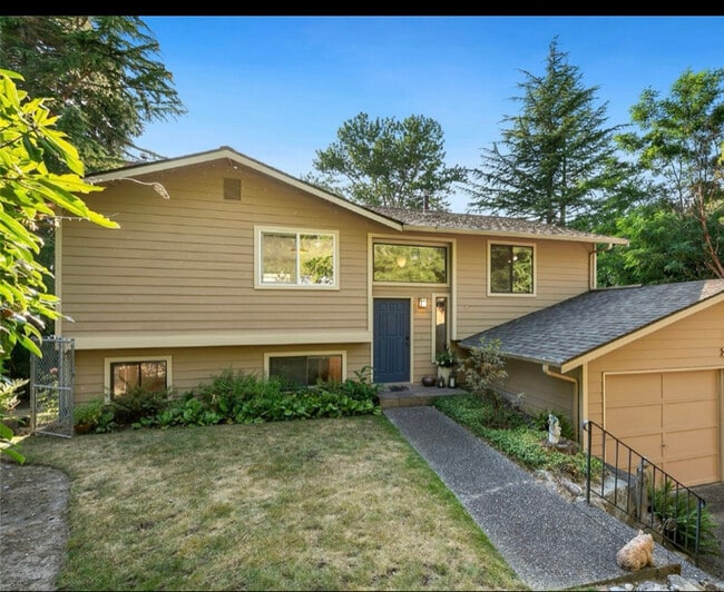 Building Photo - 215 19th Ave