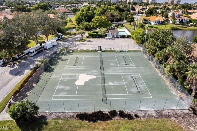 Foto del edificio - 11650 Pointe Cir