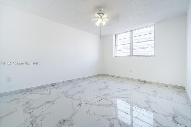 Foto del edificio - 720 Collins Ave