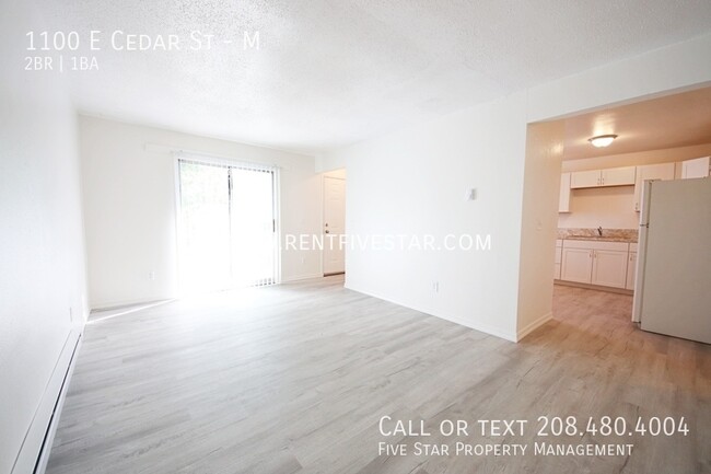 Foto del edificio - Upstairs Apartment In Central Location! Vi...