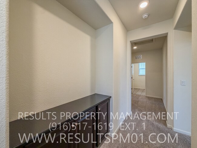 Foto del edificio - Beautiful Roseville 4 Bedroom Home