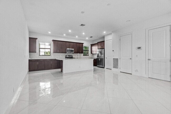 Foto del edificio - 7115 Edison Pl