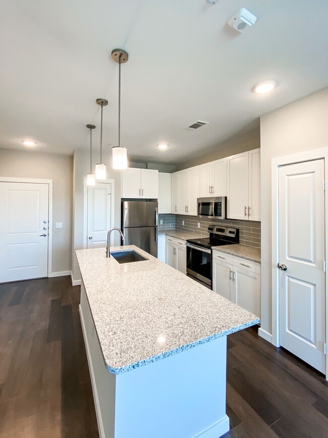 Photo - 1912 N Beckley Ave Apartment