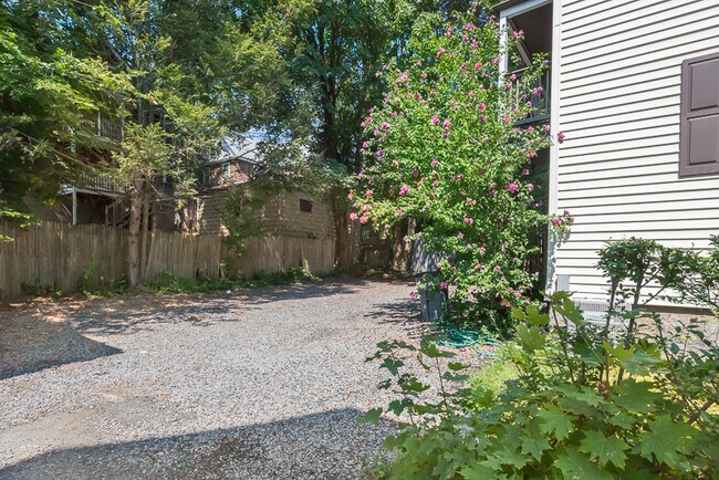 Building Photo - 52 Hobson St