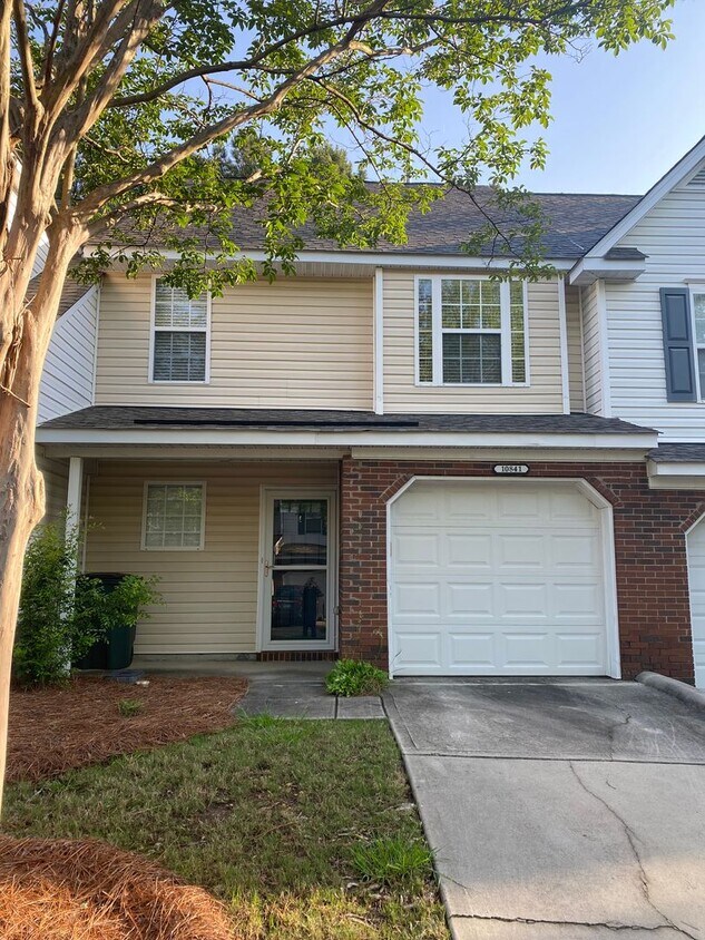 Building Photo - Lovely Recently Remodeled Townhome!