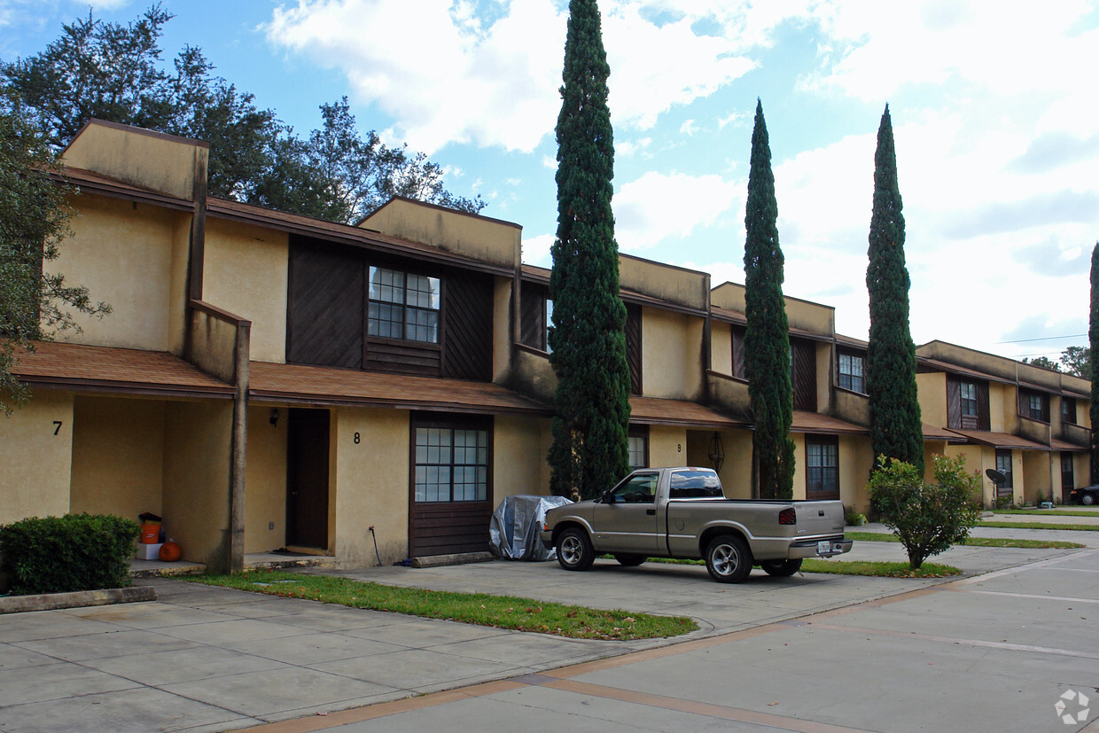 Building Photo - Enchanting House Apartments