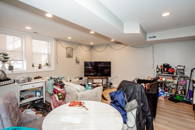 Foto del edificio - 3117 N Racine Ave
