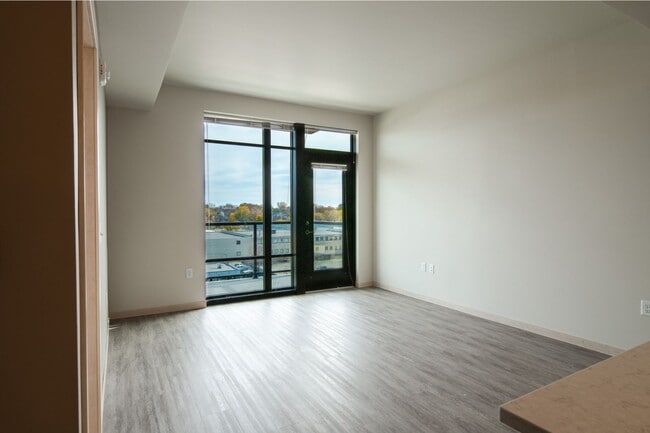 Interior Photo - Arden