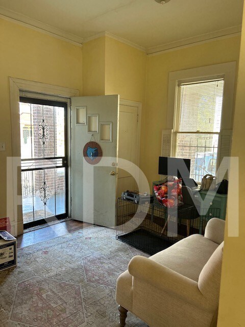 Foyer/Office - 2103 Linden Ave