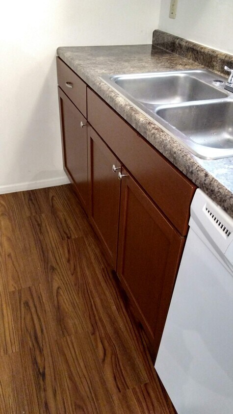 Kitchen - 8045 Pippin Rd
