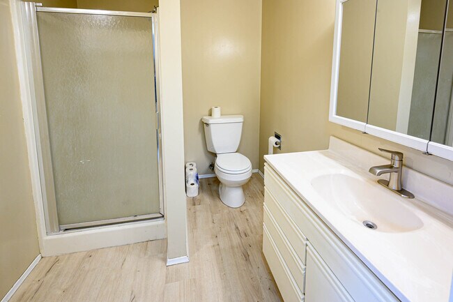 Building Photo - 9139 SW Bayview Dr