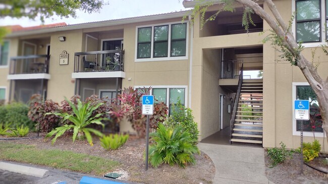 Building Photo - 4020 Crockers Lake Blvd