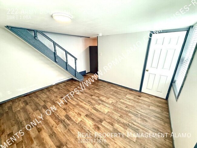 Foto del edificio - 222 Army Blvd