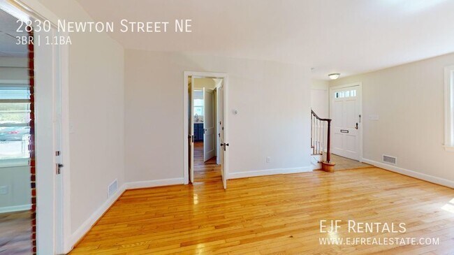 Foto del edificio - Three Bedroom Detached Home W/Off Street P...