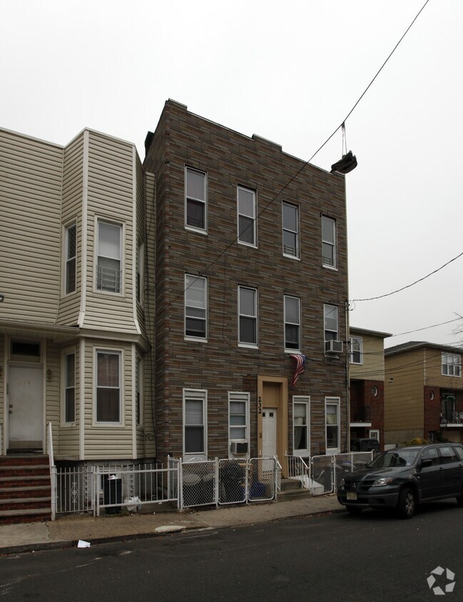 Primary Photo - 232 Webster Ave