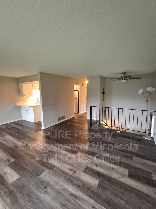 Building Photo - 9468 Kingsview Ln N