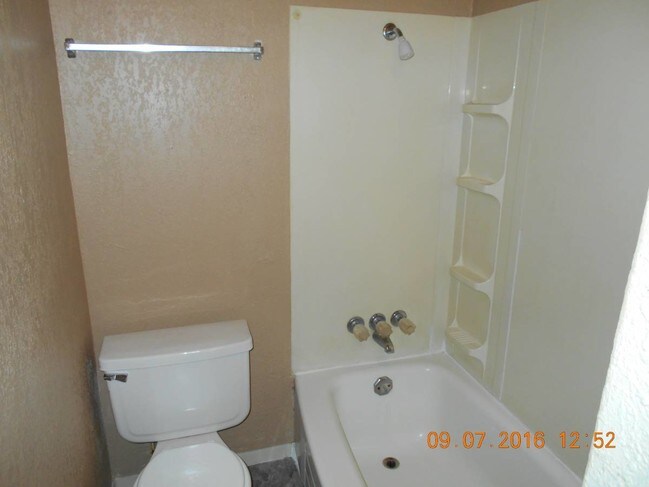 Foto del edificio - 5307 Gem Lake Rd