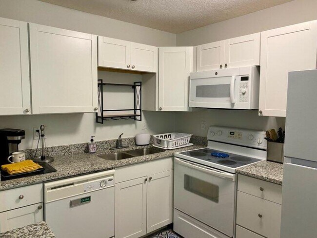 Foto del edificio - 97 Spring Lake Dr