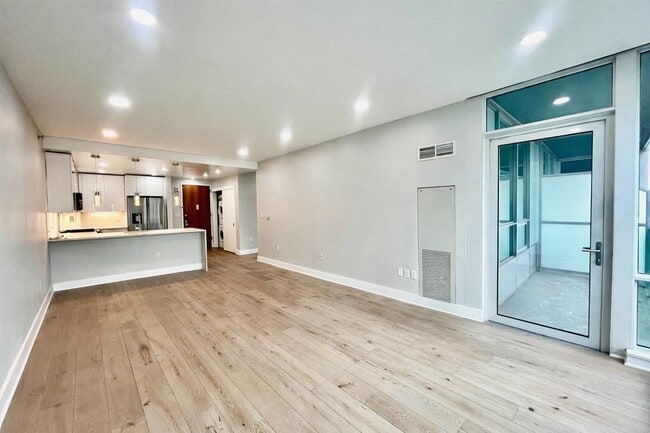 Building Photo - 20 Newport Pkwy