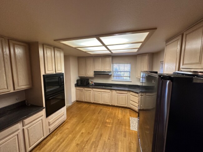 Building Photo - 1416 Maysun Ct