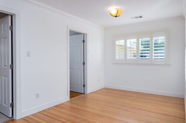 Building Photo - 38 Cameo Ct