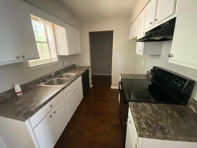 Foto del edificio - 8208 W 24th St