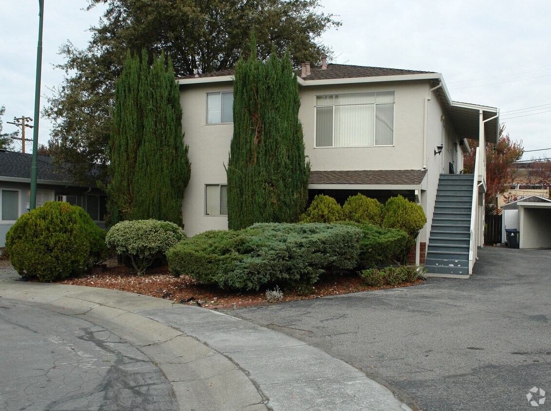 Primary Photo - 848 Park Dr