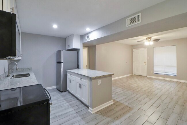 Foto del edificio - 5929 Queensloch Dr