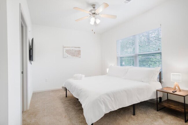 Foto del edificio - 8251 Windsor Hill Blvd