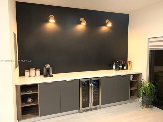 Foto del edificio - 10407 NW 82nd St