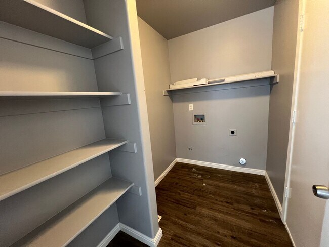 Building Photo - 5 Bedroom Home in Tooele