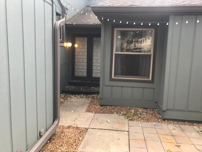 Building Photo - 640 Cobblestone Rd