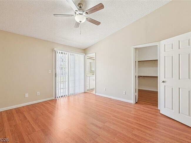 Foto del edificio - 582 Kavanagh Pl