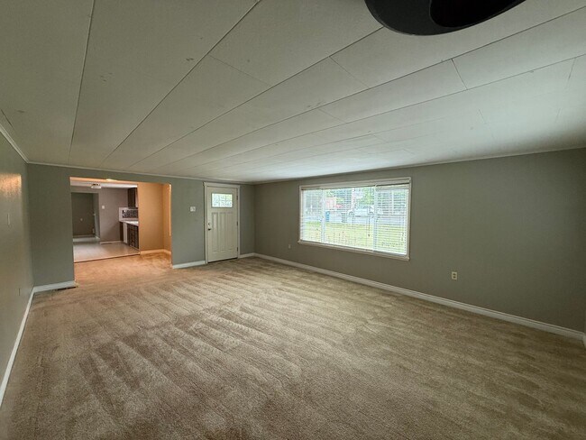 Foto del edificio - Spacious 3 bed 1 bath Edmonds Home on Large Private Lot! $2850/mo.