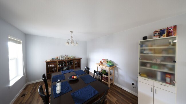 Foto del edificio - 5 Bed 2.5 Bath - Group - Dog Friendly - Fu...