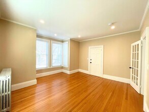 Building Photo - 12 Briggs St