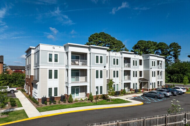 Building Photo - Ascend at Hilltop