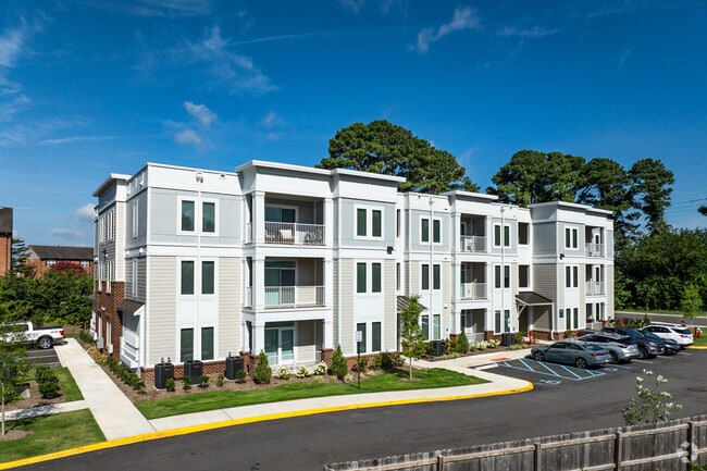 Building Photo - Ascend at Hilltop