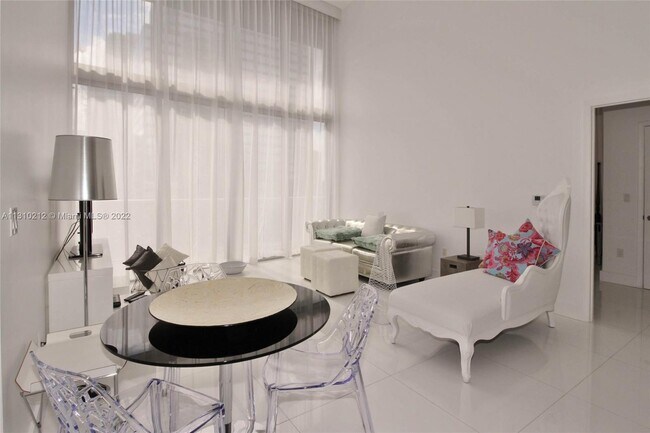 Building Photo - 495 Brickell Ave